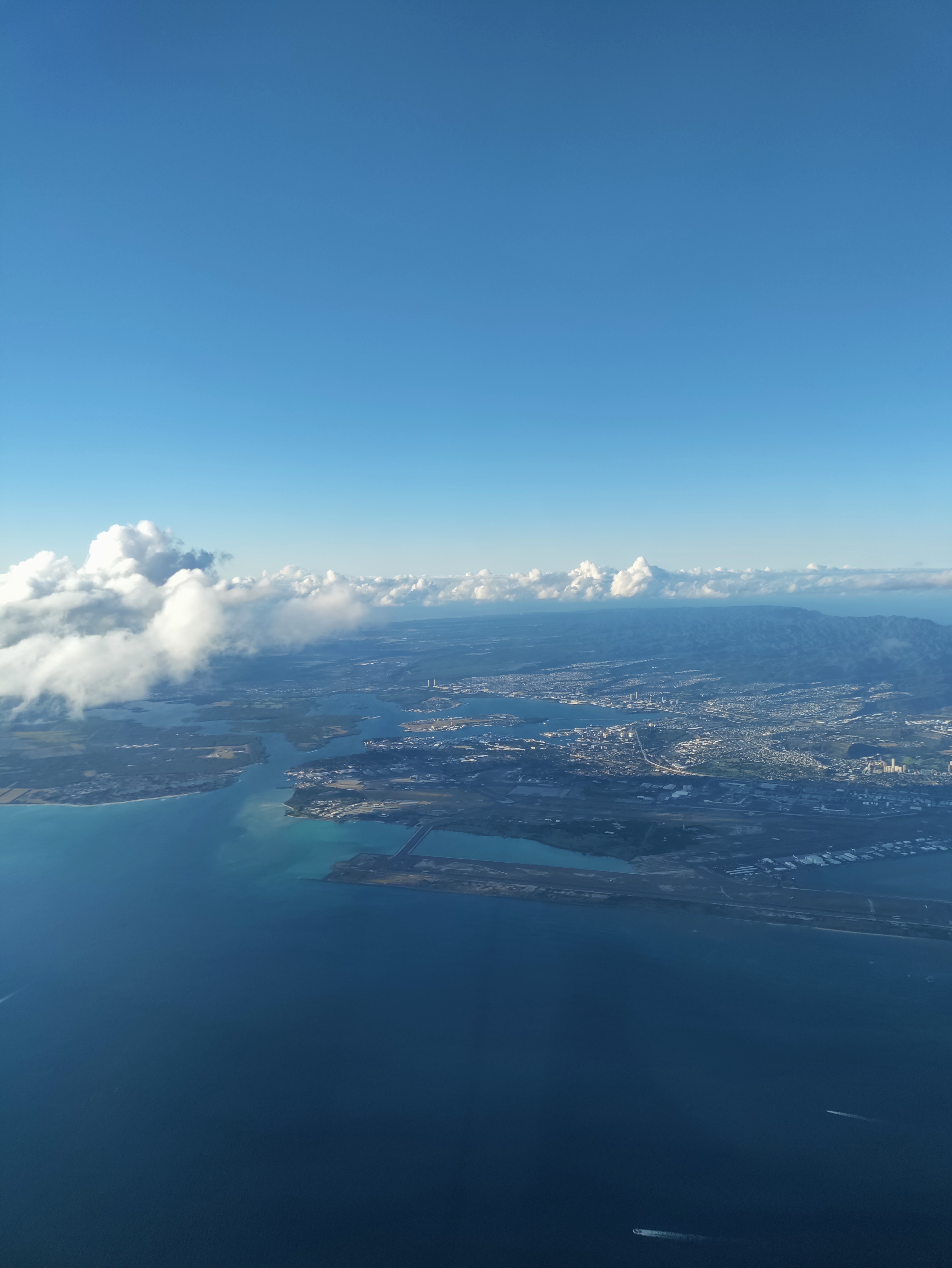 View of Hawaii\'s scenery from an arriving Alaska Airlines airplane