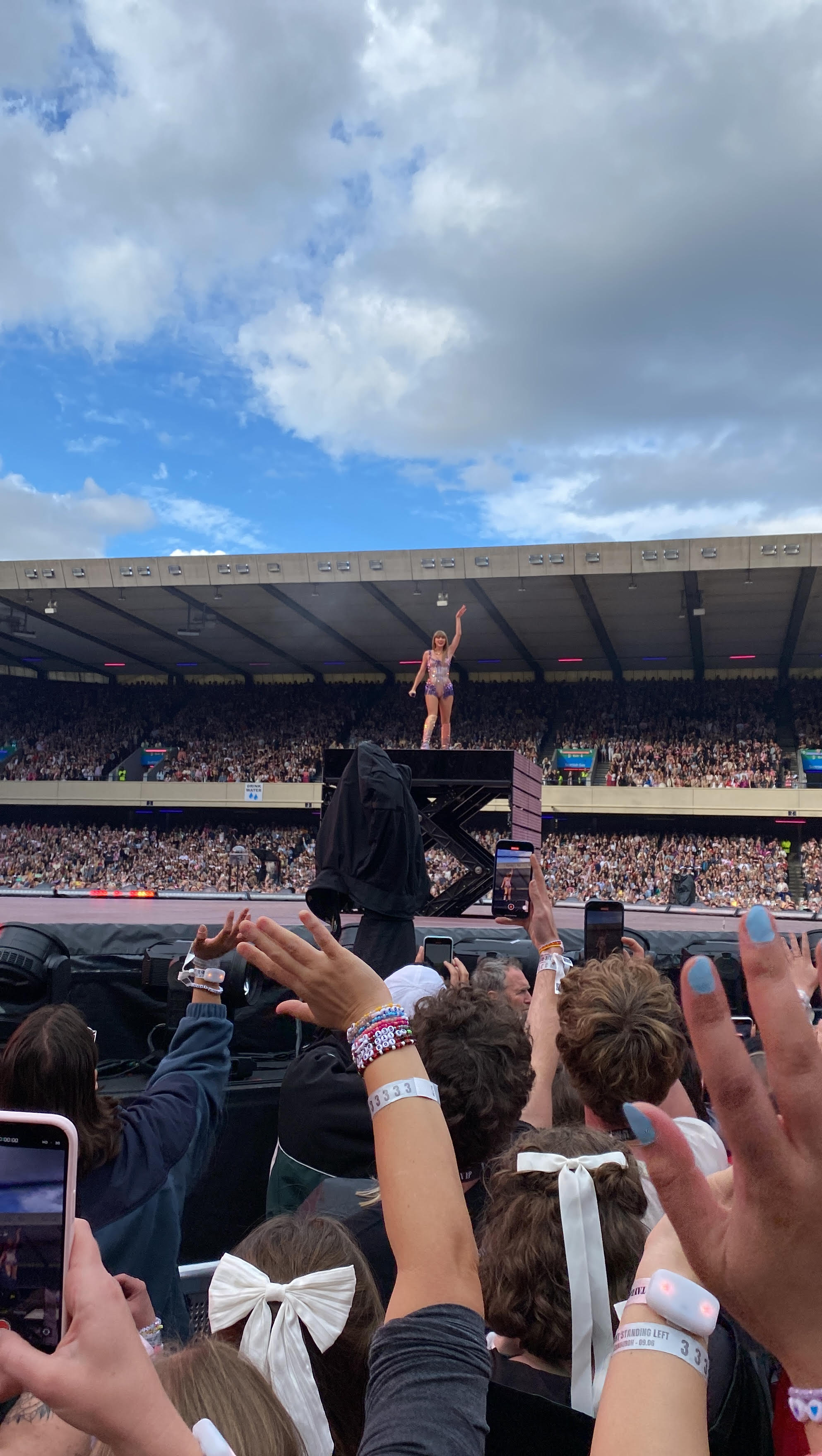 taylor swift at concert on box