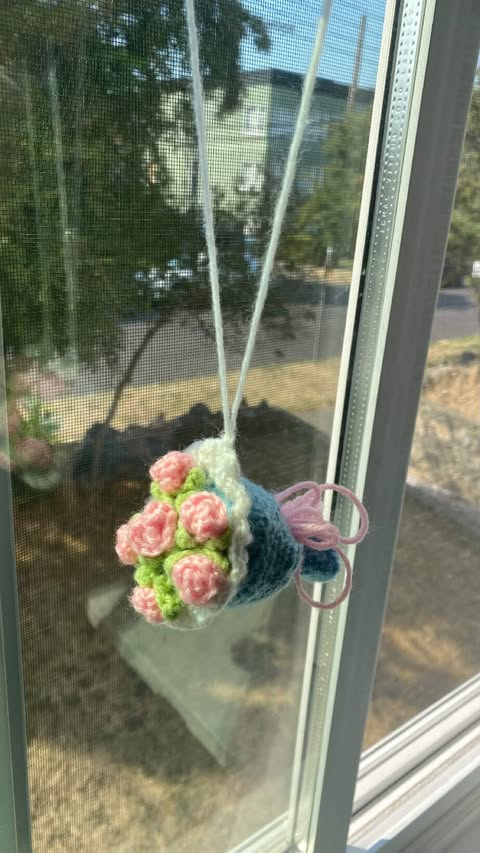Crochet bouquet of pink flowers