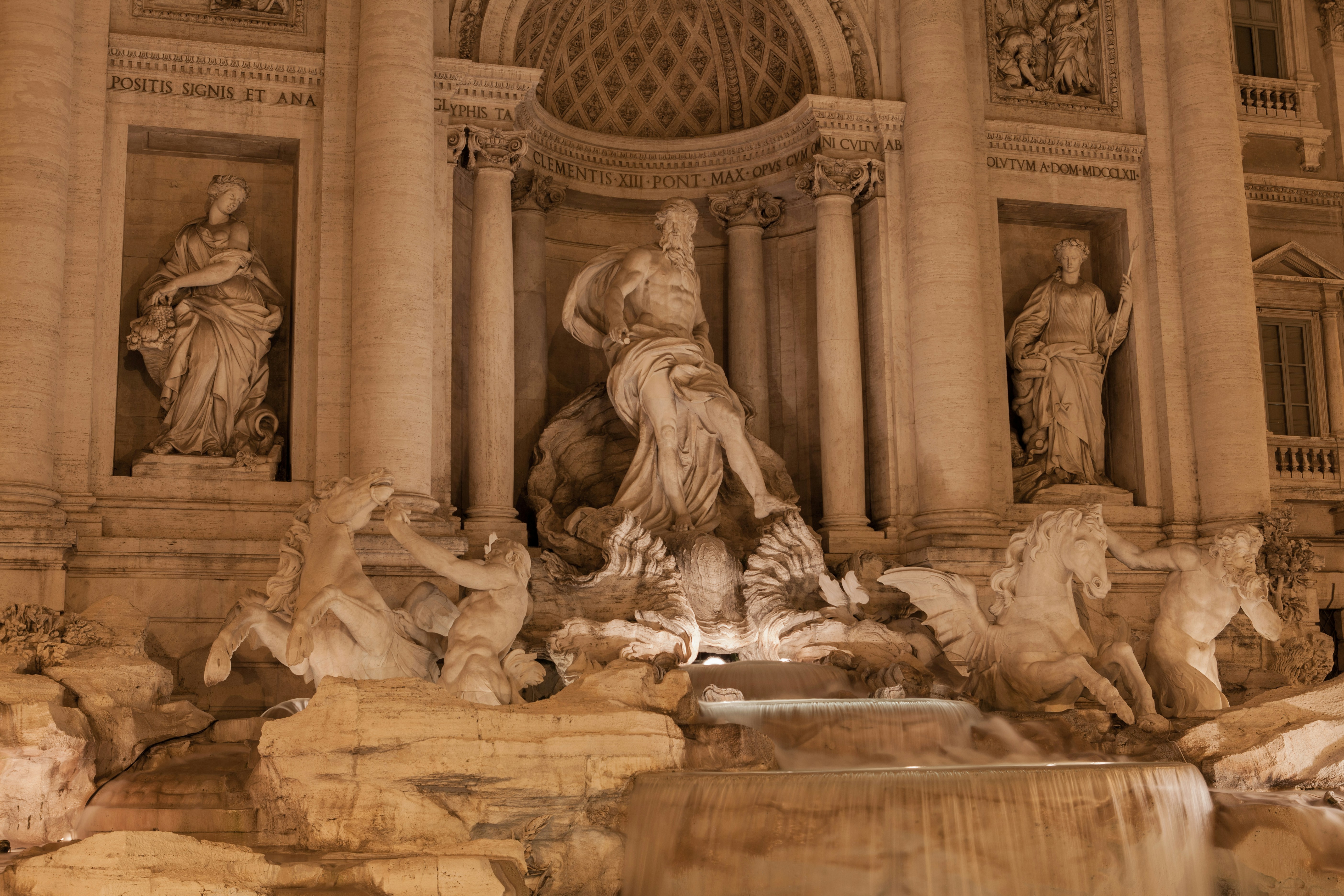 Trevi Fountain Photo