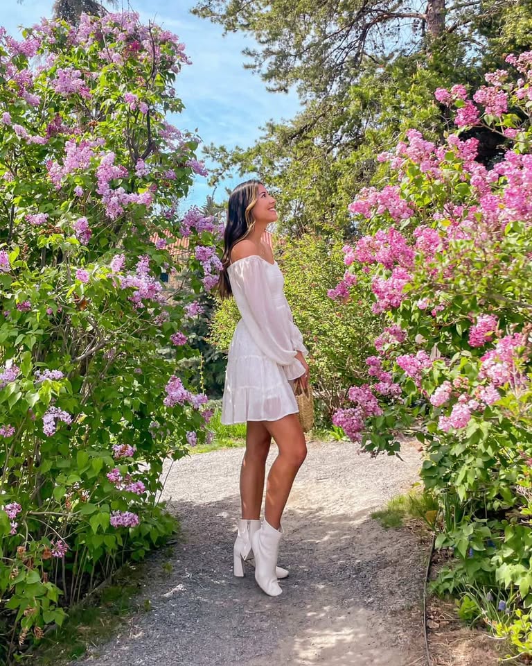 floral garden photo of Melanie Phillips