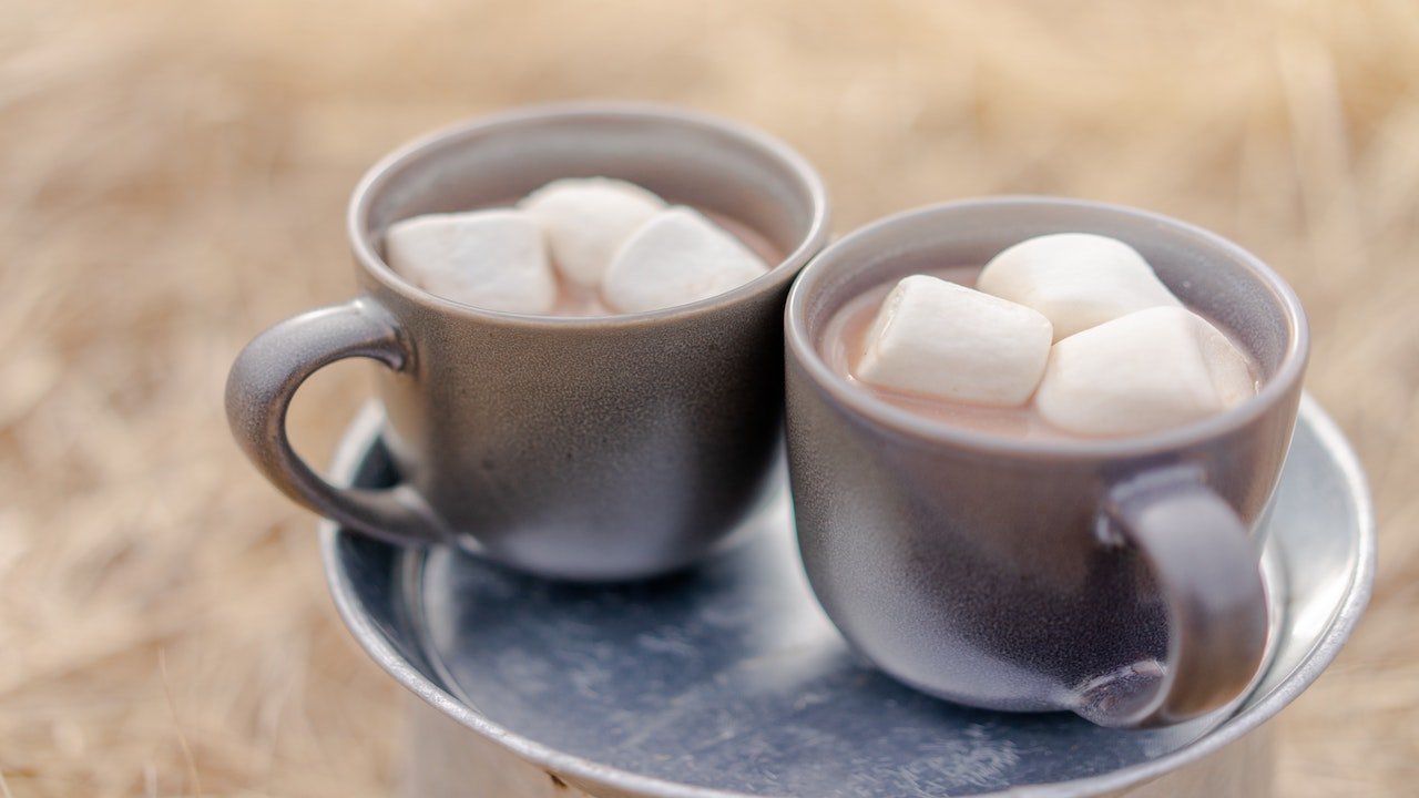 hot chocolate with marshmallows by Unsplash