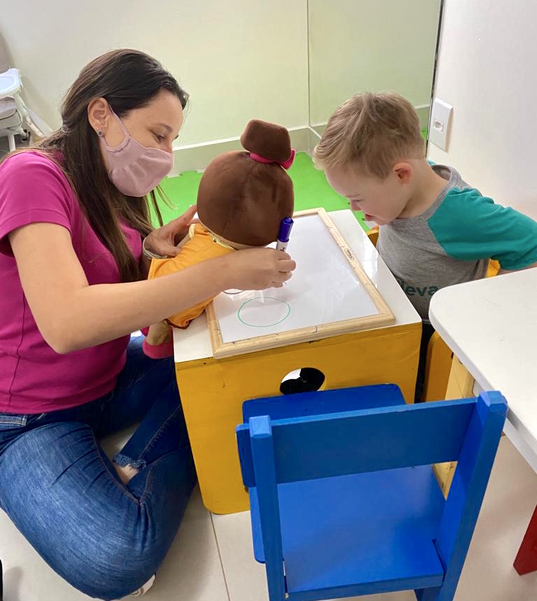 Kid with his therapist