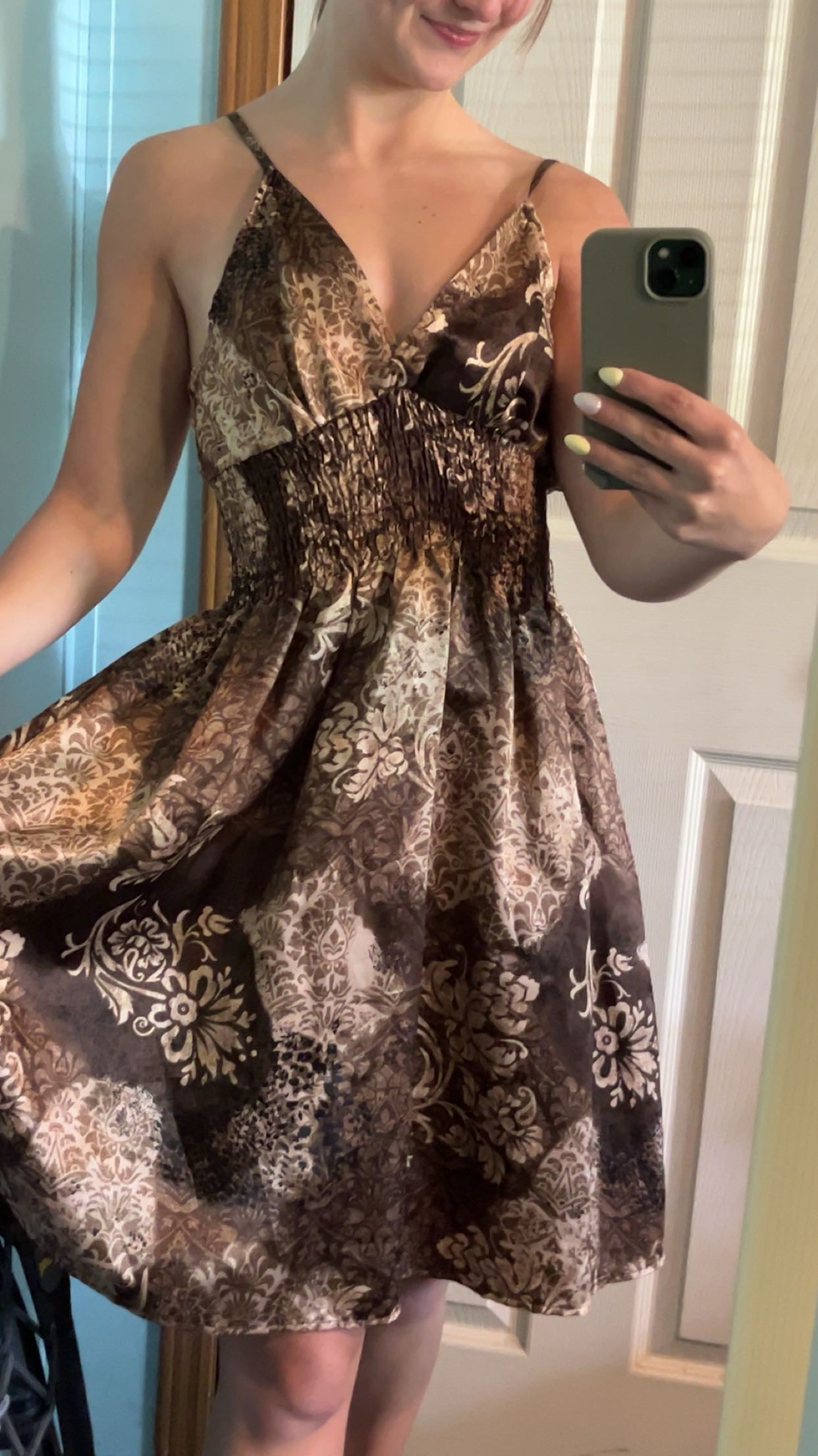 For an article I\'m writing about outfits for study abroad. This is my image of a brown dress I bought