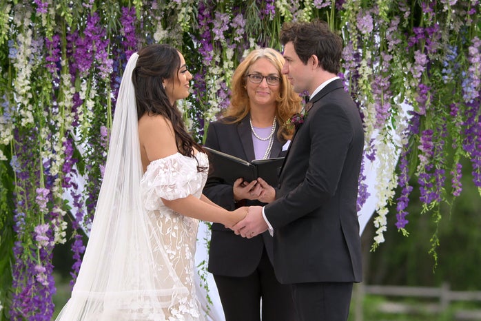 Love Is Blind S4 E12 bliss and zack wedding?width=698&height=466&fit=crop&auto=webp