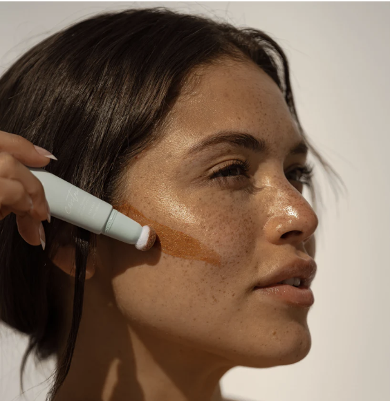 Dolce Glow Contour Self-Tanning Sculpt