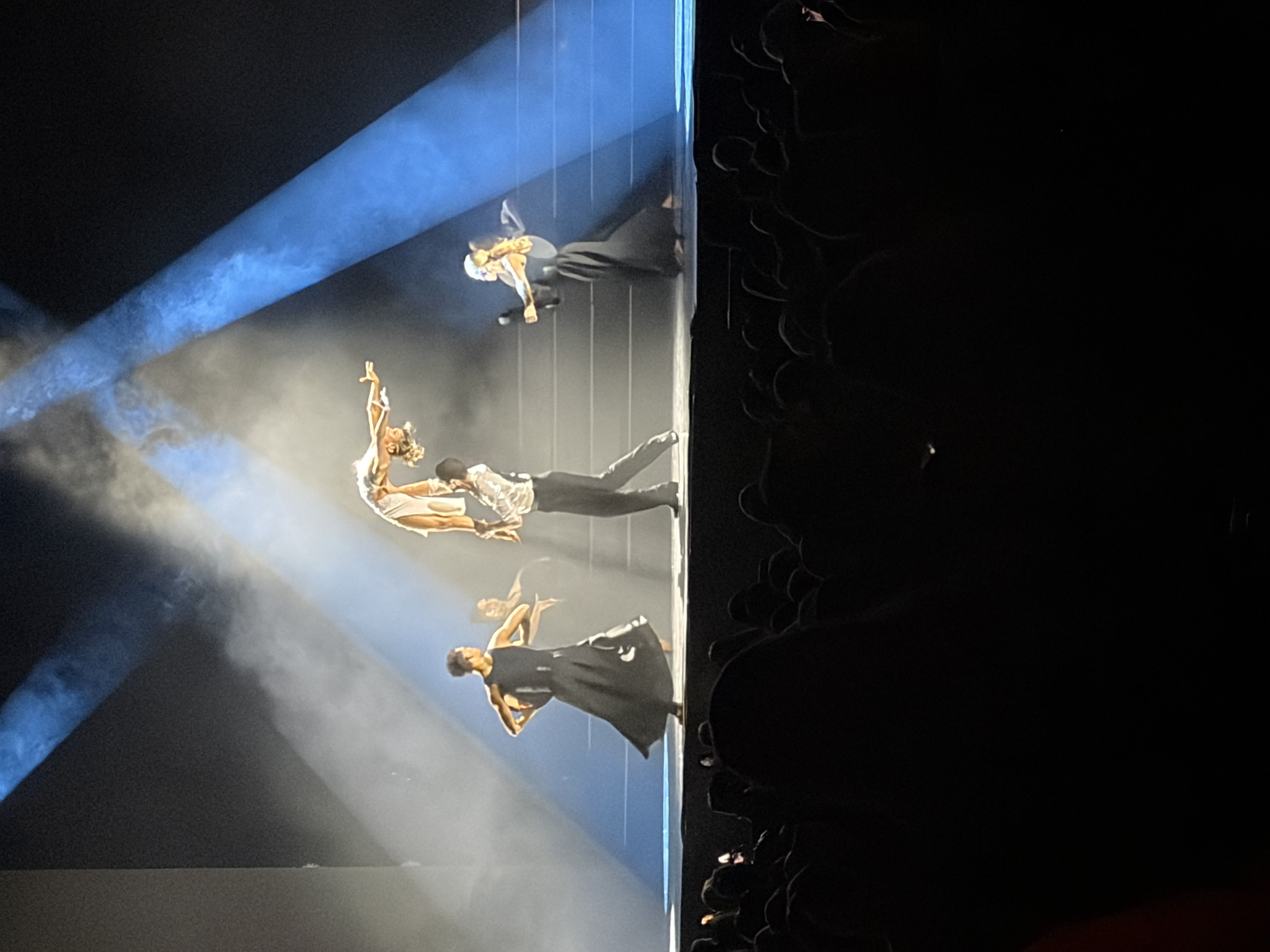 2 pro dancers