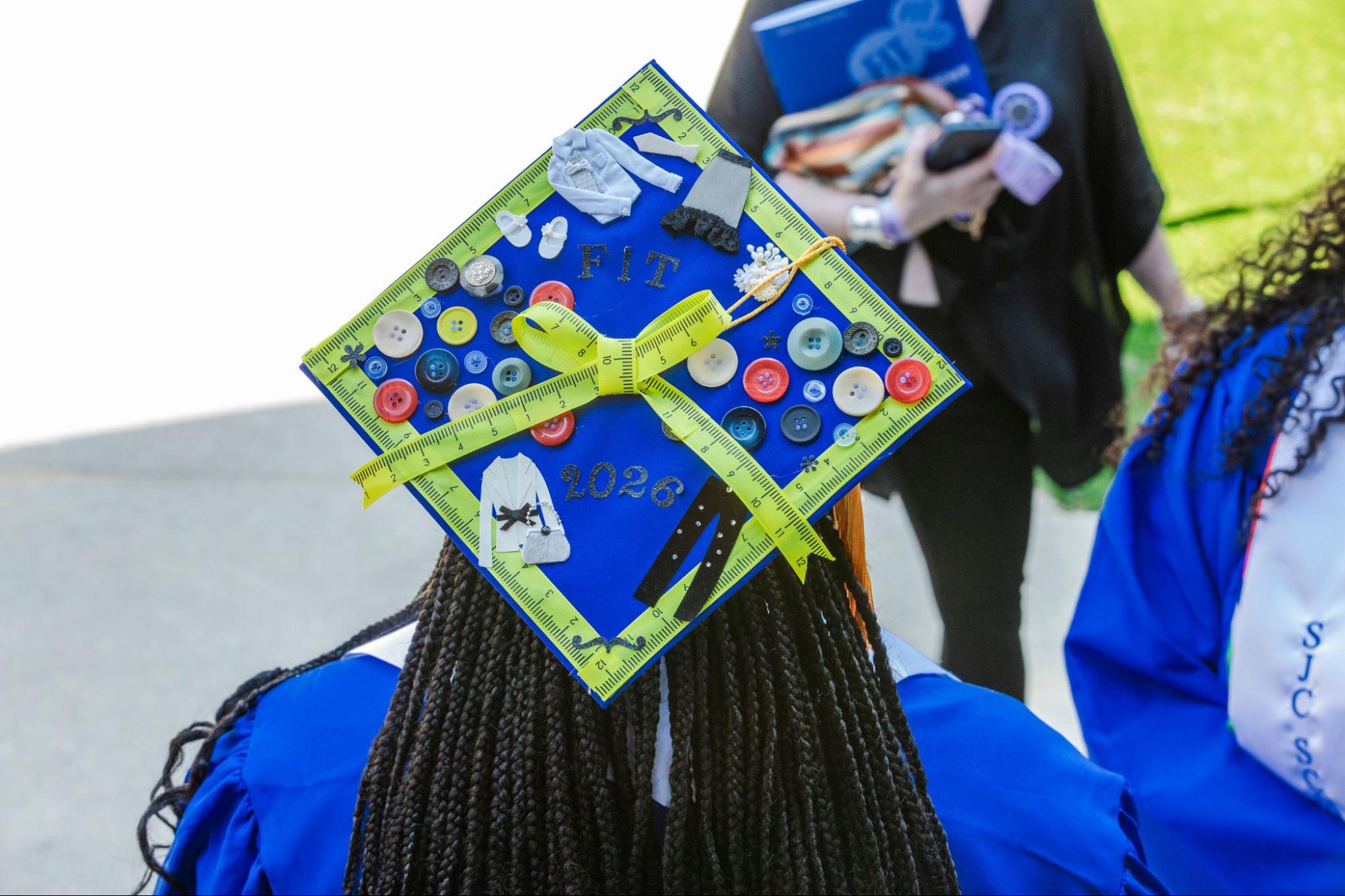 fit graduation caps